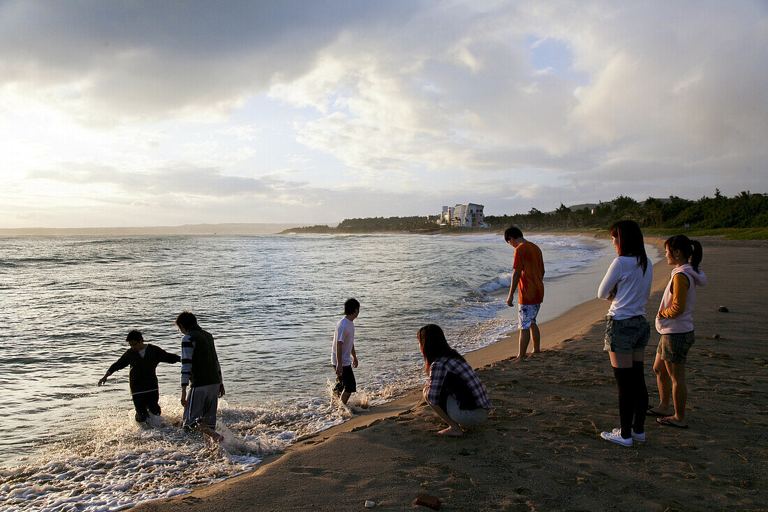Teenagers and children on the beach at sunset, Kenting National Park, Kending, Kenting, Republic of China, Taiwan, Asia