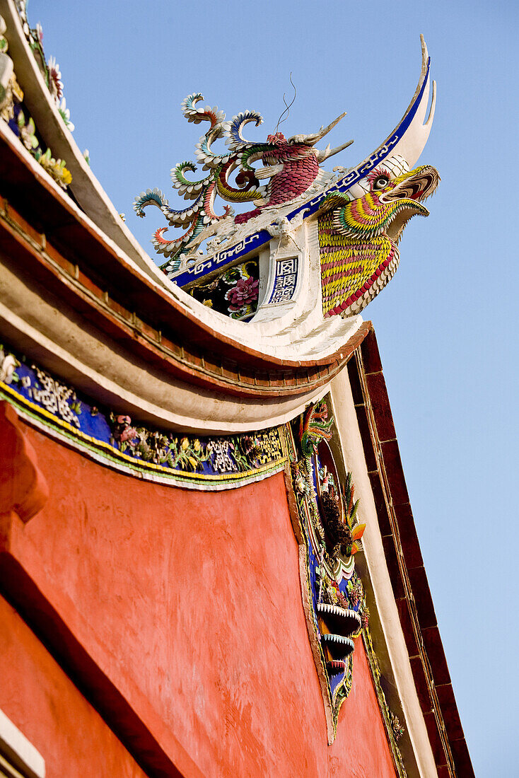 Roof of Kuanti temple in the sunlight, Tainan, Republic of China, Taiwan, Asia