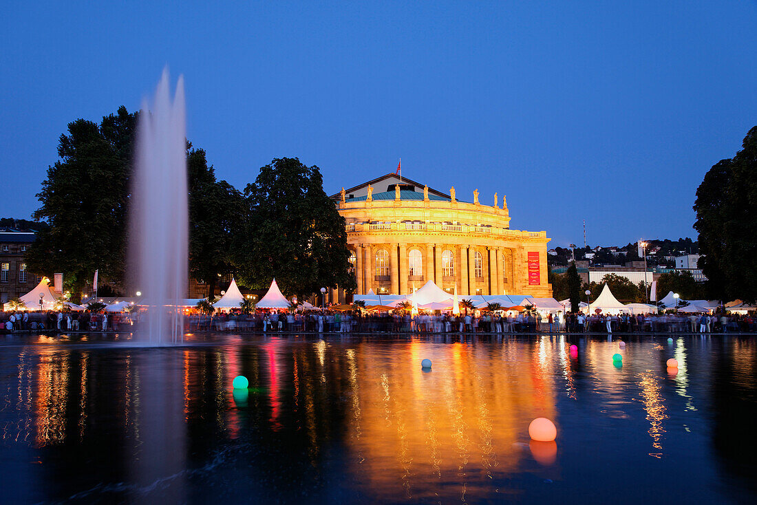 Besucher beim Sommerfest, Staatstheater, Stuttgart, Baden-Württemberg, Deutschland