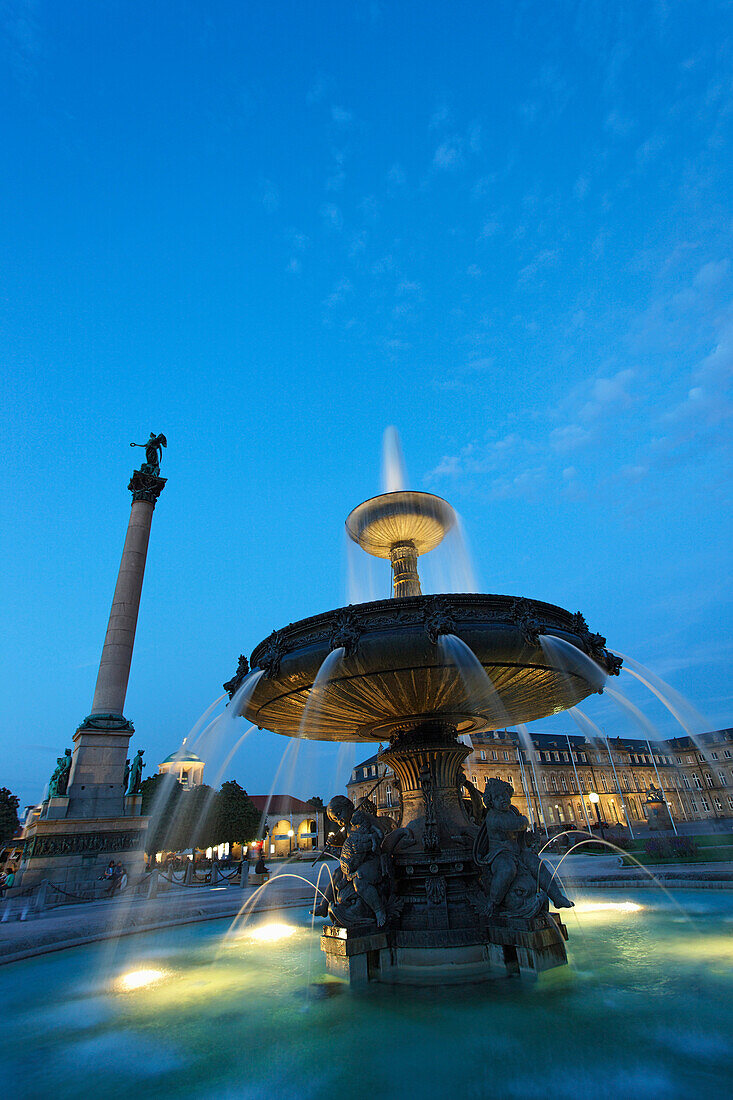 Schlossplatz mit Brunnen, Neues Schloss, Stuttgart, Baden-Württemberg, Deutschland