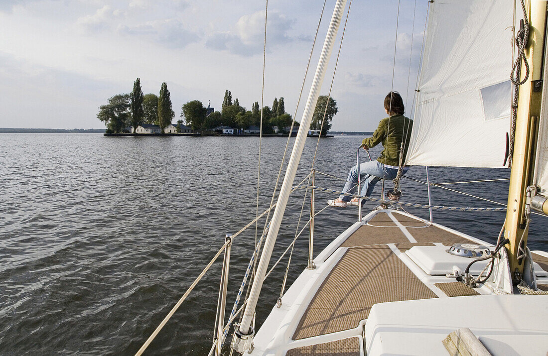 Segelboot auf dem Steinhuder Meer, Insel Wilhelmstein, Niedersachsen, Deutschland