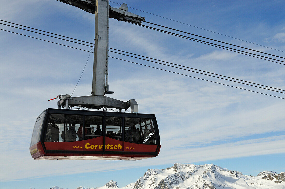 Snowboarder, Diavolezza Skigebiet, Sankt Moritz, Graubuenden, Schweiz, Model Released