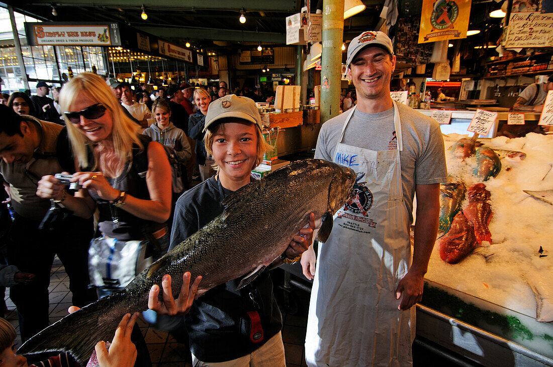 Fischhändler am Pike Place Market, Seattle, USA