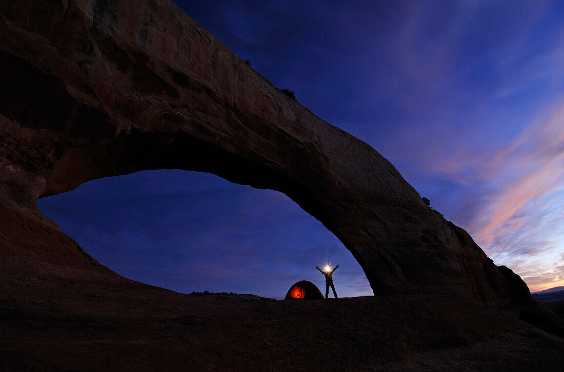 Zeltplatz, Wanderer, Trekking, Wilson Arch, Moab, Utah, USA, MR