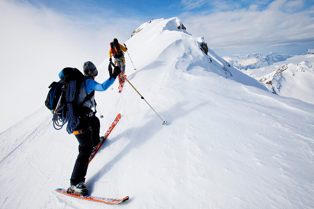 Zwei Skitourgeher am Wildhorn, Berner Alpen, Kanton Wallis, Alpen