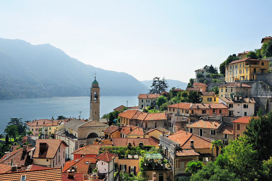 Ortschaft am Westufer vom Comer See, Lombardei, Italien