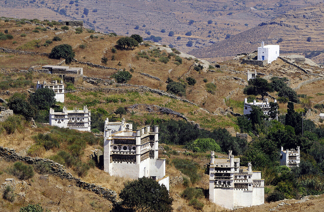 Landschaft mit Taubenschlägen, Insel Tinos, Kykladen, Griechenland, Europa