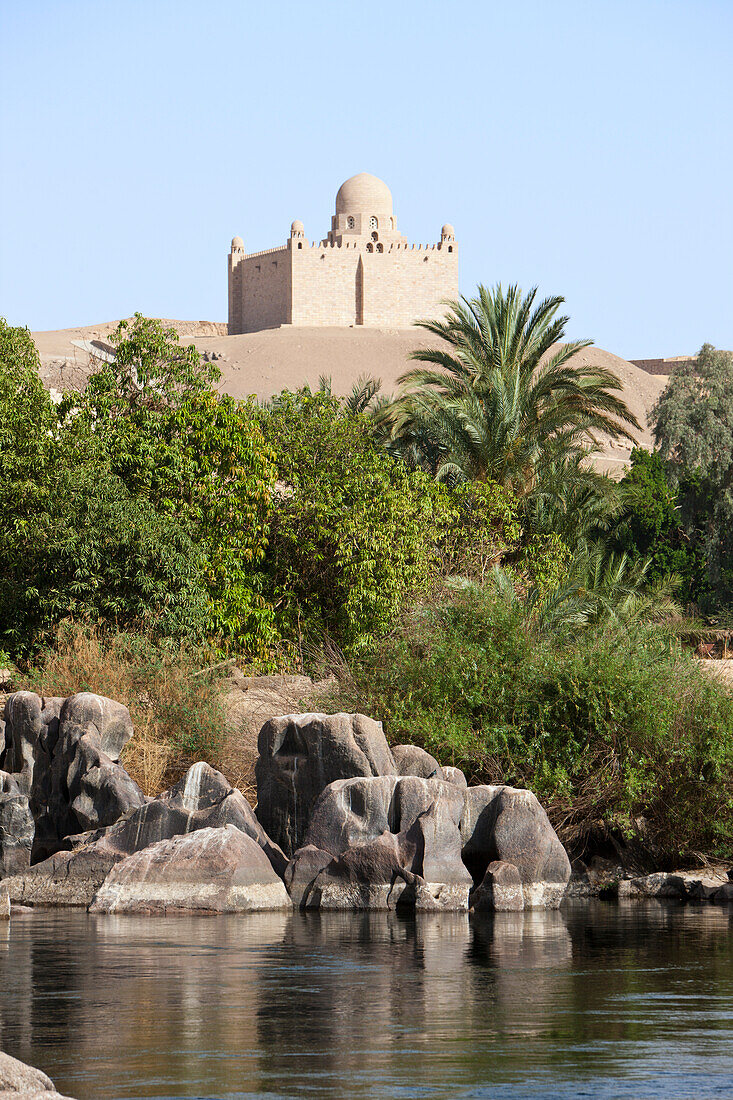 Nil Kataraktlandschaft und Mausoleum des Aga Khan, Assuan, Ägypten