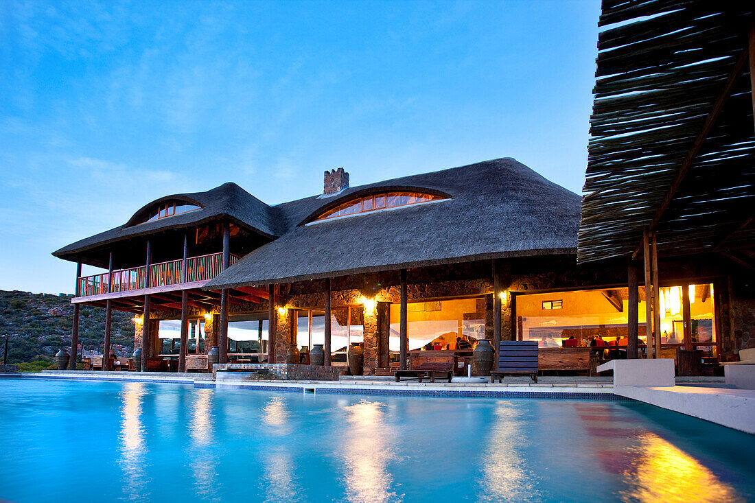 Aquila Lodge im Abendlicht mit Pool, Kapstadt, Western Cape, Südafrika, Afrika