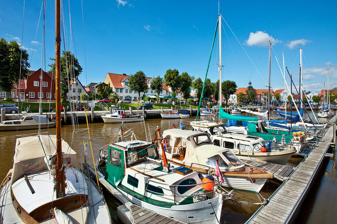 Boote im Hafen, Tönning, Schleswig-Holstein, Deutschland