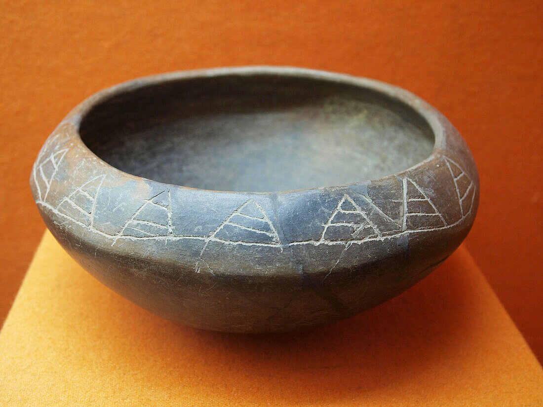 Bowl. Cuicuilco Archeaological site. Ciudad de México.