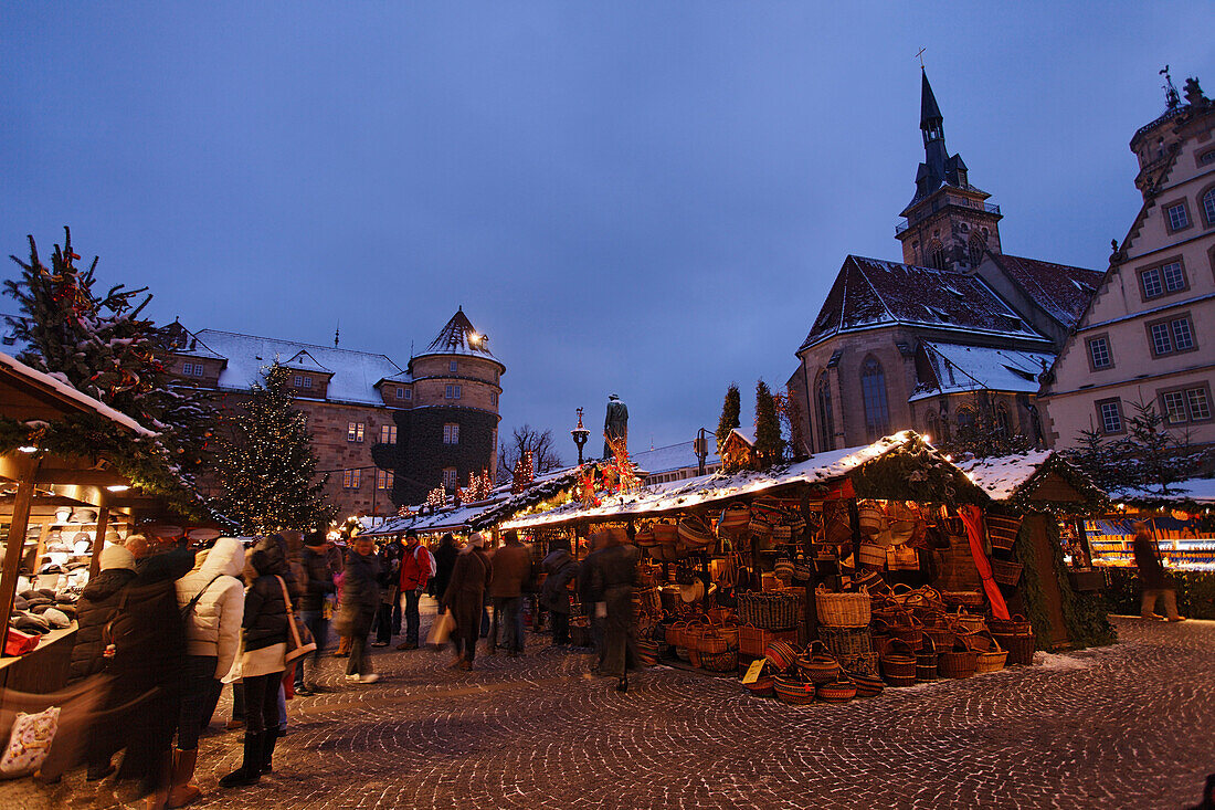Christmas market on Schiller square, Old Castle in the background, Stuttgart, Baden-Wurttemberg, Germany