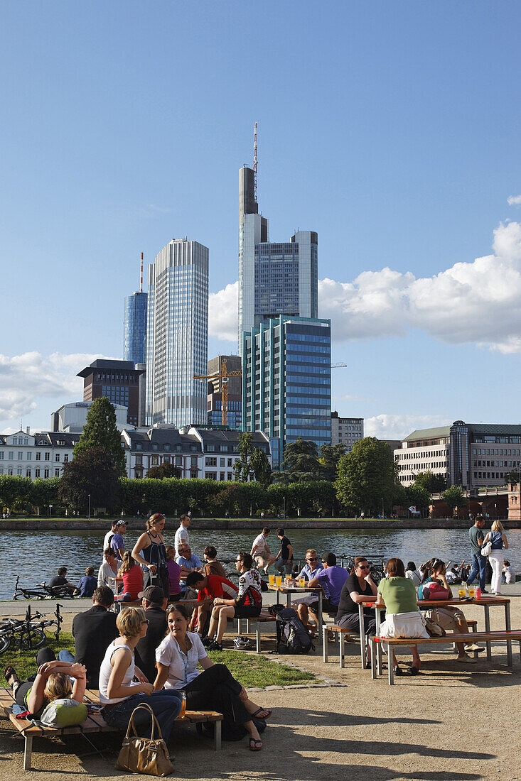 People sitting in the beer garden enjoying the Frankfurt skyline, Museum Embankment, Frankfurt am Main, Hesse, Germany