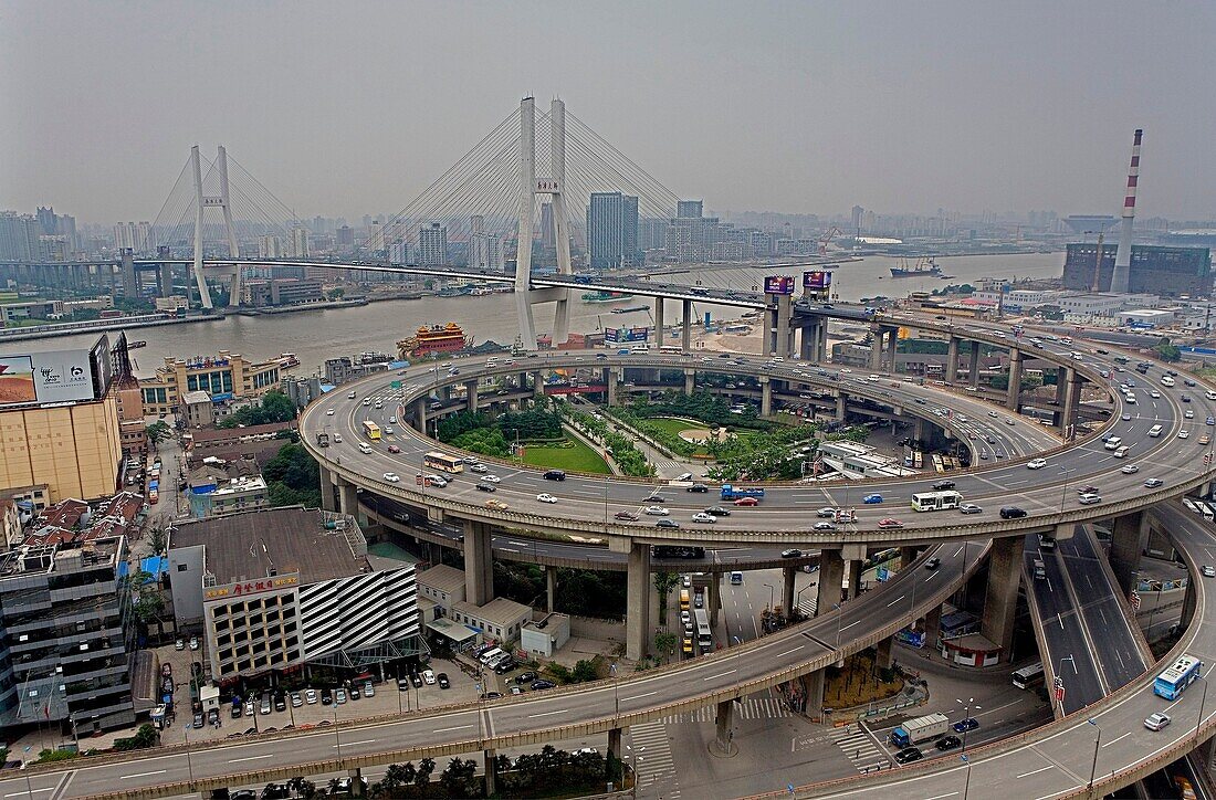 China Shanghai: Nanpu Bridge