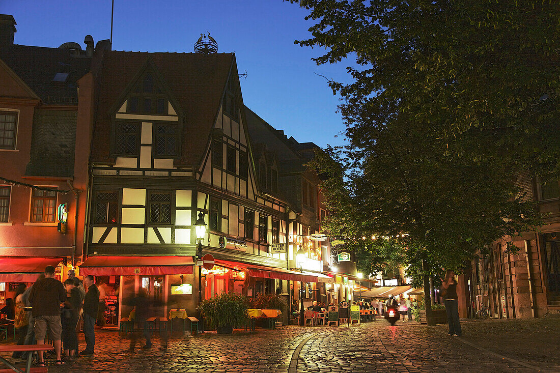 Restaurants and pubs in the evening light, Alt-Sachsenhausen, Frankfurt am Main, Hesse, Germany