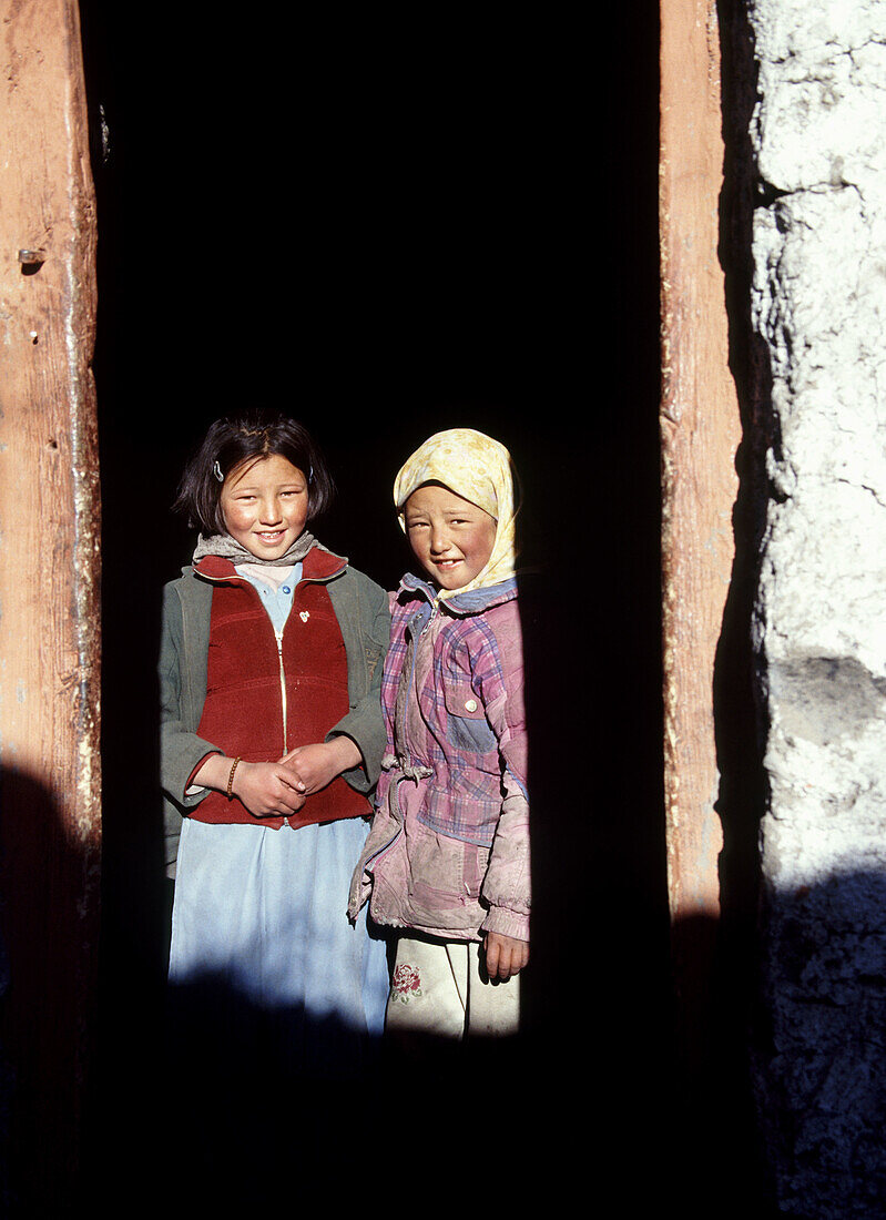 Children, Himalaya, Himalayas, India, Jammu, Kashmir, Ladakh, Ladakhi, Sisters, Zanskar, T91-811111, agefotostock 