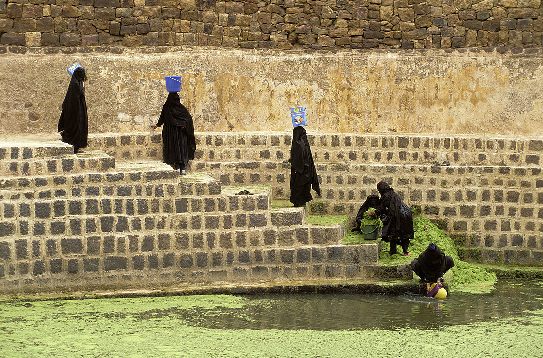 WOMEN LOOKING FOR WATER,  SHAHARA WATER TANK,  YEMEN