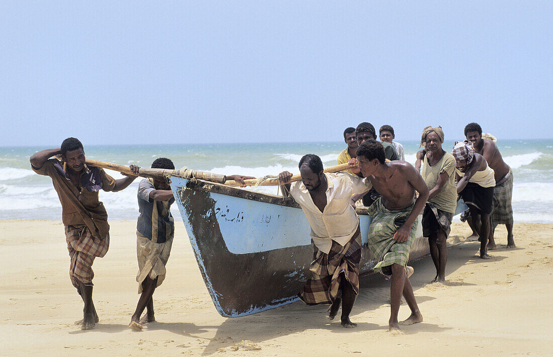 MAIFA FISHERMEN,  AL MUKALLA REGION,  HADRAMAWT,  YEMEN