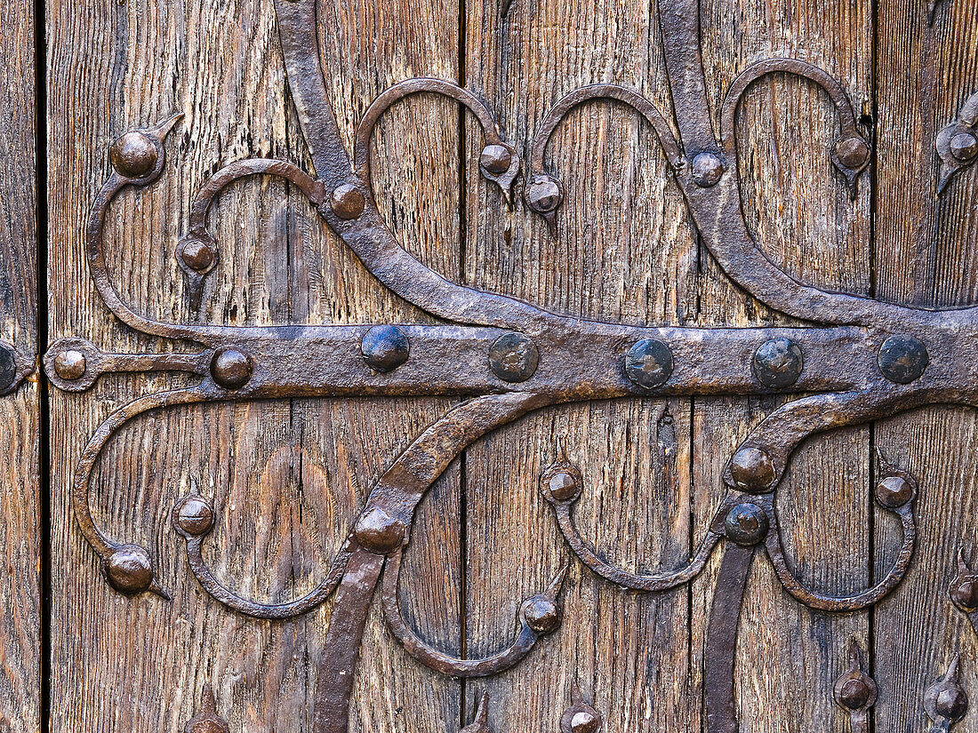 Herrajes románicos en la puerta de la Ermita de Sta Mª de la Antigua _ S.XIII _ Bañares _ La Rioja