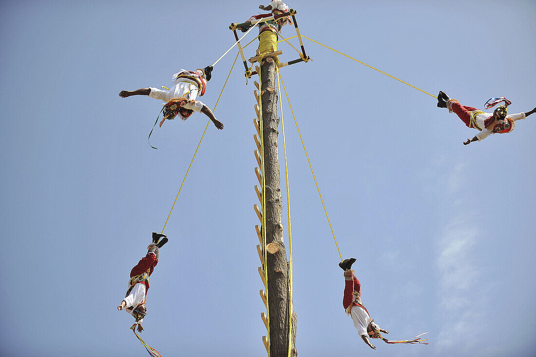 Papantla Flyers. Valparaiso Cultural Carnivals,  Chile (december 27,  2008)