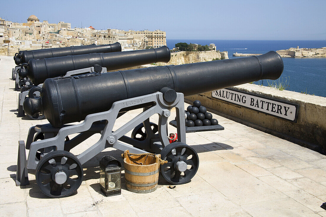 Cannons,  the noon day gun,  Saluting Battery,  Upper Barracca Gardens,  and Grand Harbour,  Valletta,  Malta