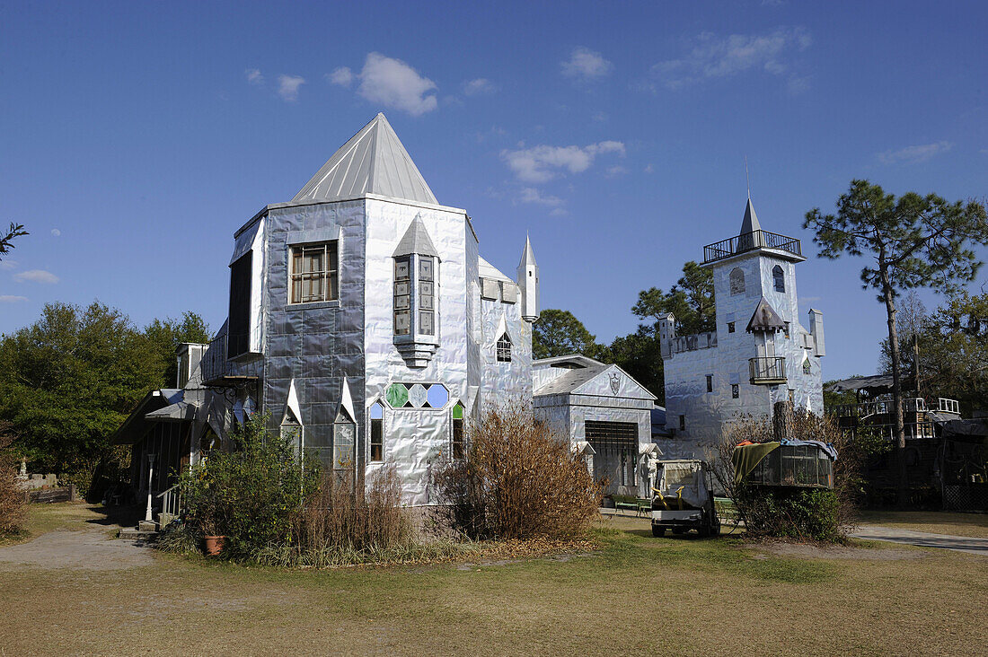 Solomons Castle Ona Florida home of famous scuptor Howard Solomon and the boat in the moat restaurant