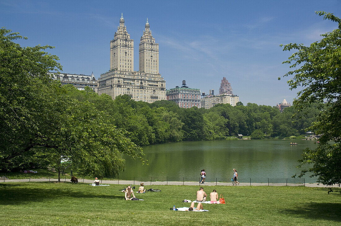 The Lake and San Remo apartments,  Central Park,  Manhattan,  New York,  USA,  2008