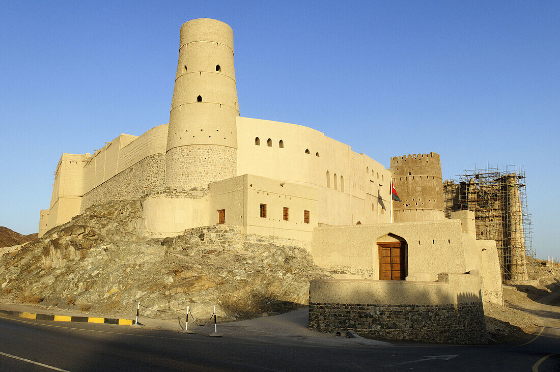 historic adobe fortification,  Bahla fort or castle,  UNESCO World Heritage Site,  Hajar al Gharbi Mountains,  Dhakiliya Region,  Sultanate of Oman,  Arabia,  Middle East