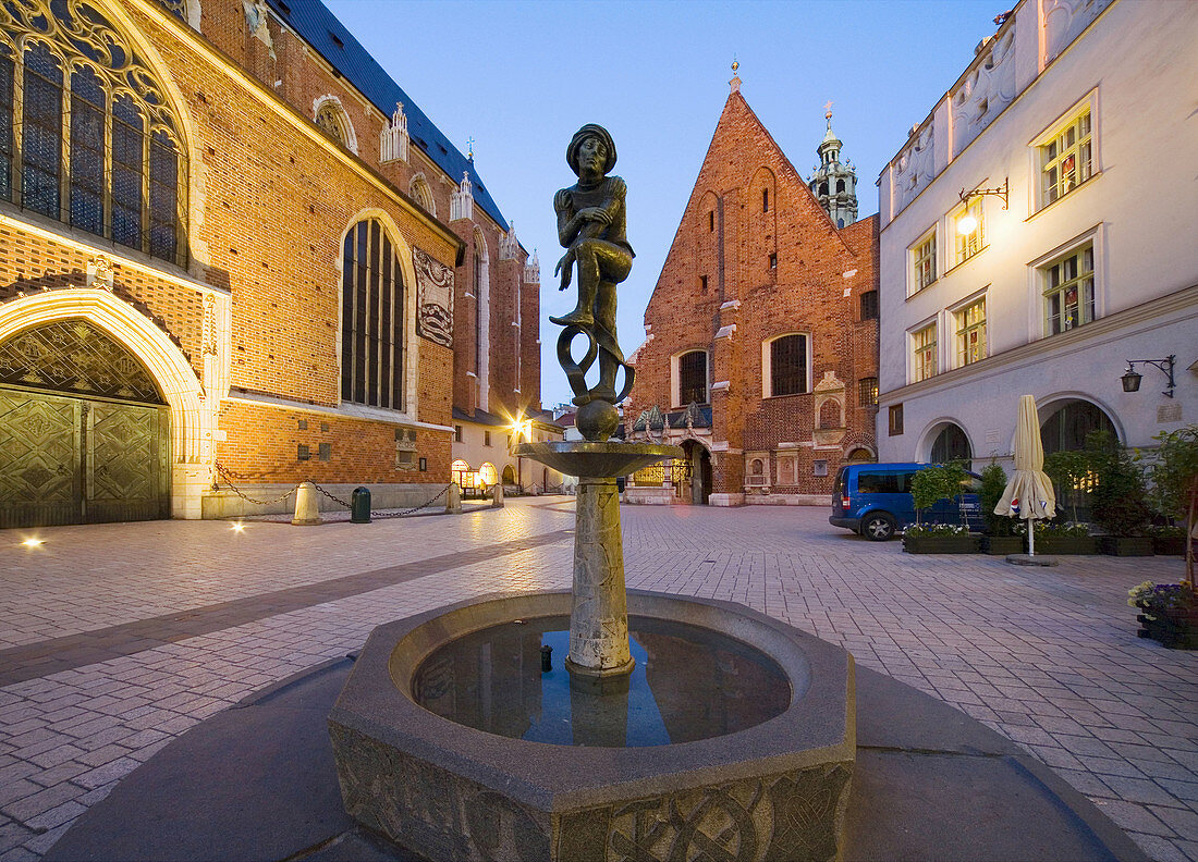 Poland,  Krakow,  The fountain statue of a student,  popular name ´Zak´ at St Mary´s Square