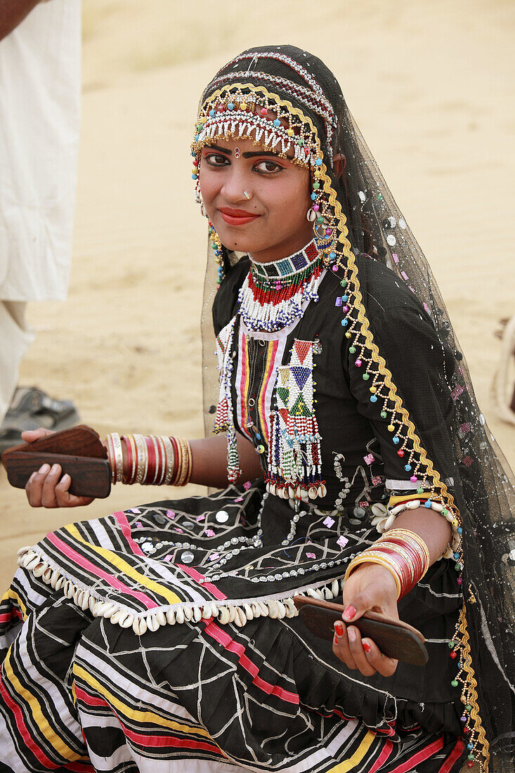 India,  Rajasthan,  Thar Desert,  Sam Sand Dunes,  young rajasthani woman