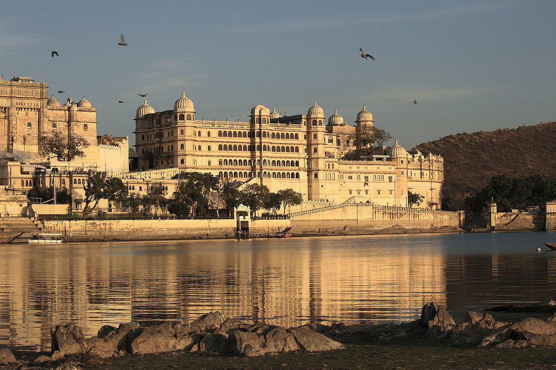 India,  Rajasthan,  Udaipur,  Lake Pichola,  City Palace,  Fateh Prakash Palace Hotel