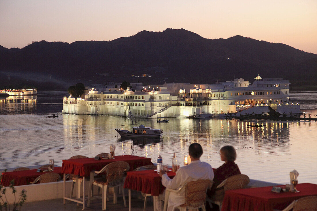 India,  Rajasthan,  Udaipur,  Lake Pichola,  Lake Palace Hotel