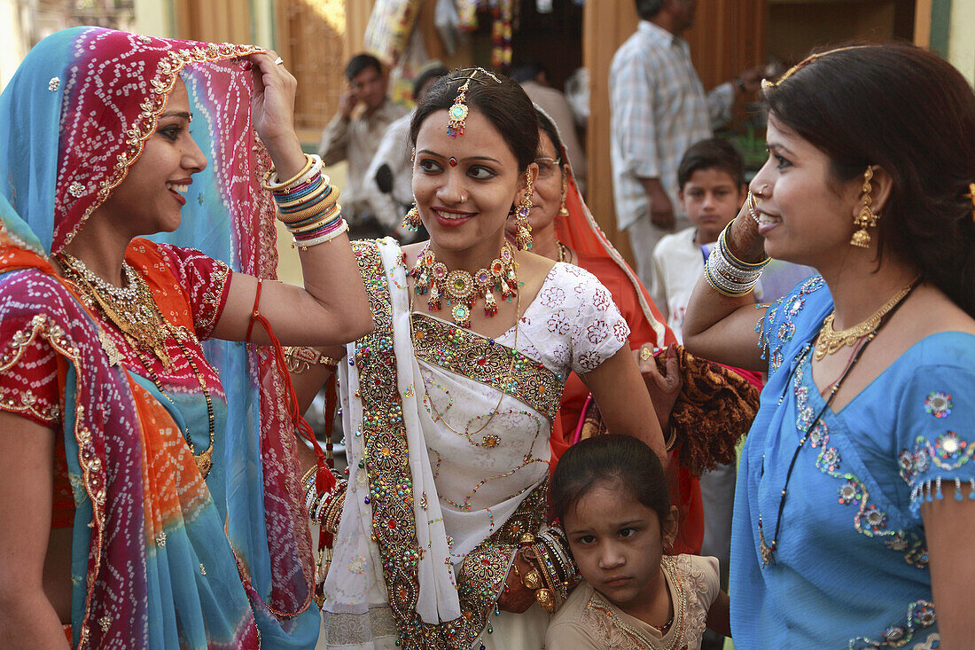 India,  Rajasthan,  Udaipur,  wedding party,  young rajasthani women