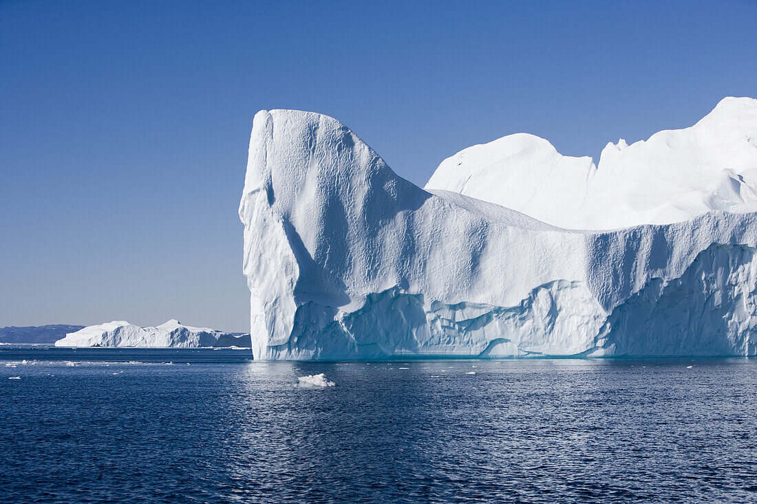 Eisberge vom Ilulissat Kangerlua Isfjord im Sonnenlicht, Diskobucht, Kitaa, Grönland