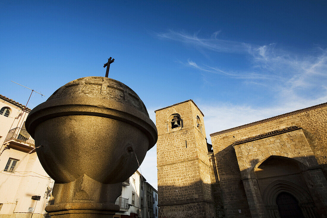 Fountain and church in San Nicolas square,  Plasencia. Caceres province,  Extremadura,  Spain