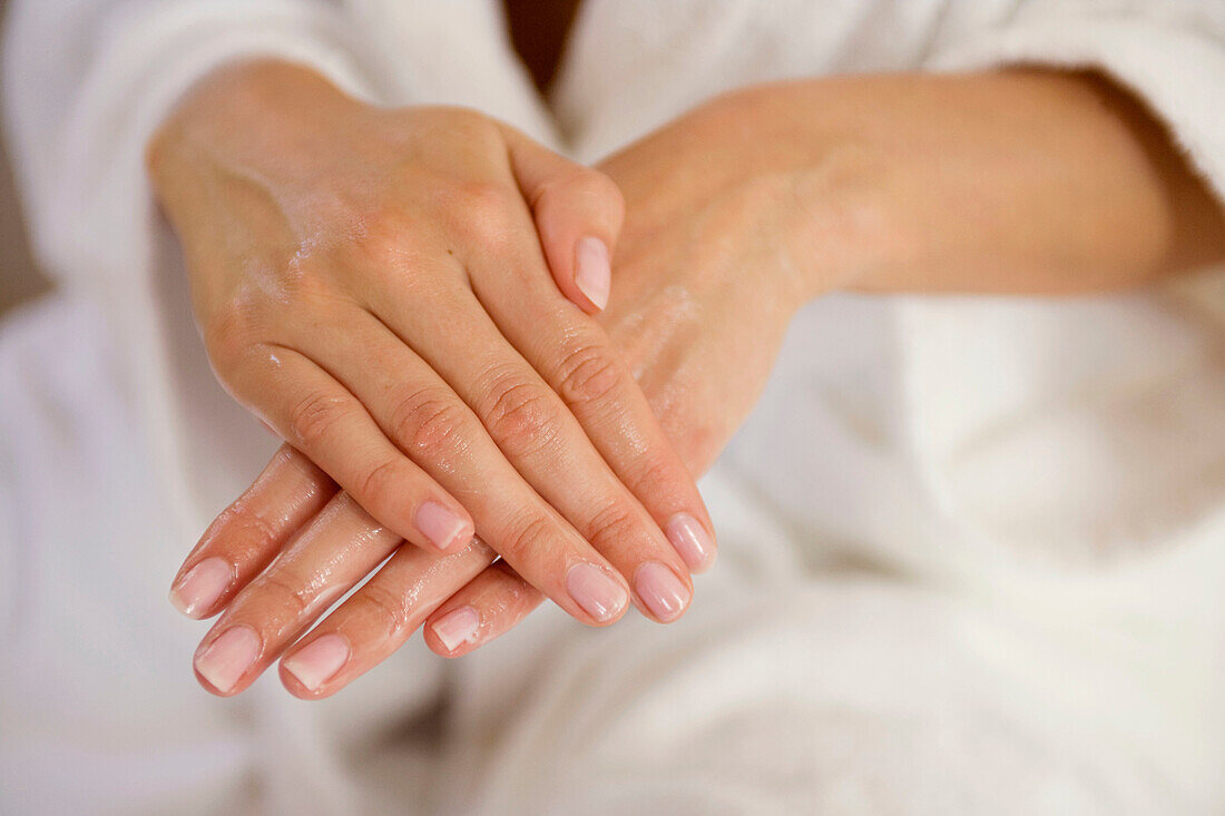 Apply, Applying, Beauty, Care, Caucasian, Caucasians, Close-up, Cream, Detail, Details, Female, Hand, Hands, Health, Healthy, Human, Lotion, Manicure, Nail, Nails, One, Person, Single, XJ2-739006, agefotostock 