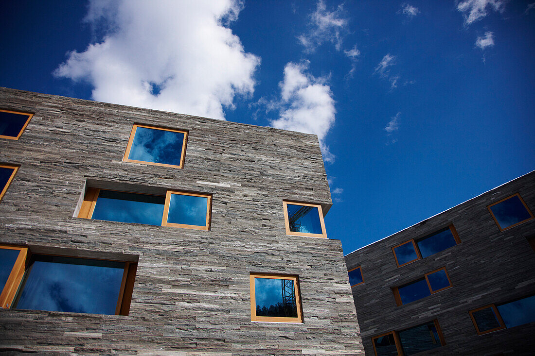 Fassade vom Hotel Rocksresort, Laax, Kanton Graubünden, Schweiz