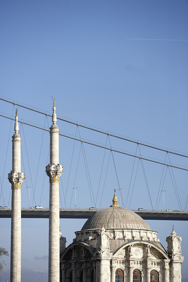 Moschee Büyük Mecidiye Cami mit Brücke über Bosporus, Istanbul, Türkei