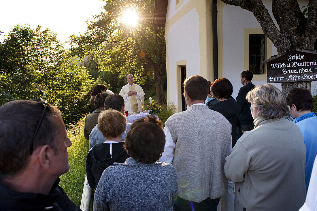 Gottesdienst vor der Antoniuskapelle, Kaisertal, Ebbs, Tirol, Österreich