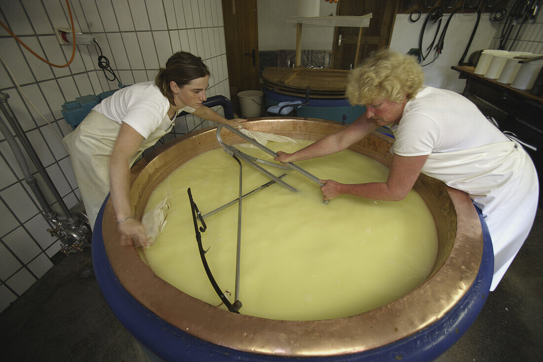 Producing cheese at the Laufbichl Alpe alpine dairy, Hintersteiner Tal, Bad Hindelang, Allgau, Swabia, Bavaria, Germany