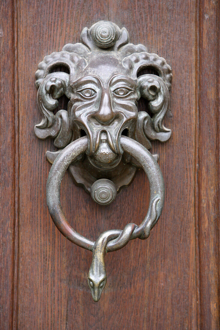 Türöffner an einem Portal der Residenz, Bamberg, Oberfranken, Bayern, Deutschland