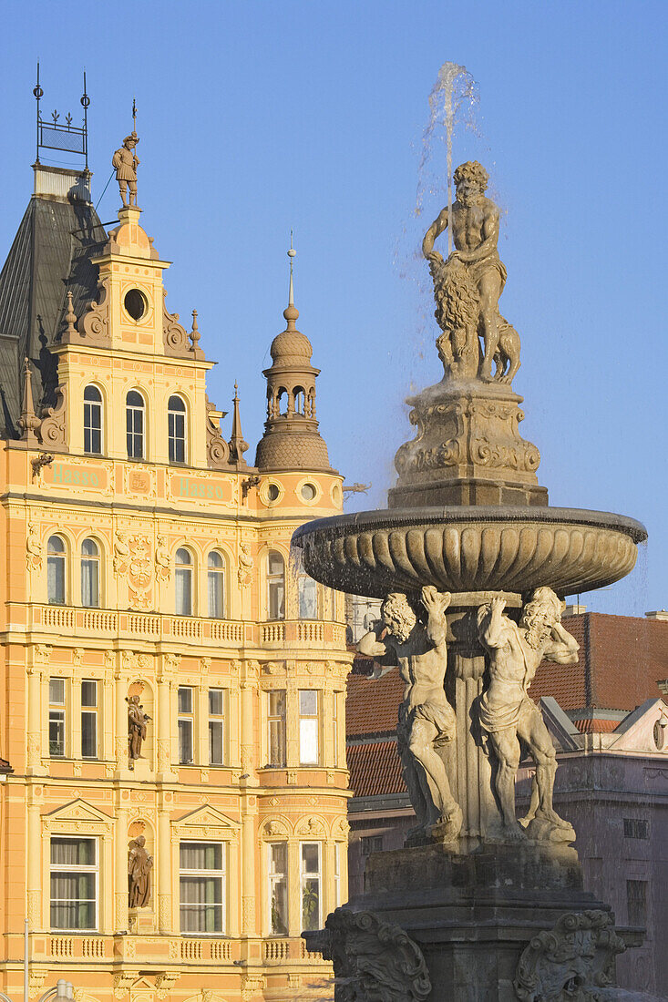 Marktplatz in Budweis mit dem barocken Samson-Brunnen, Cesky Budejovice, Südböhmen, Sumava, Tschechien