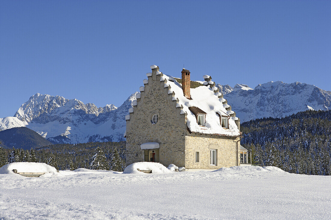 Hotel Kranzbach mit dem Karwendel, Mittenwald, Oberbayern, Bayern, Deutschland