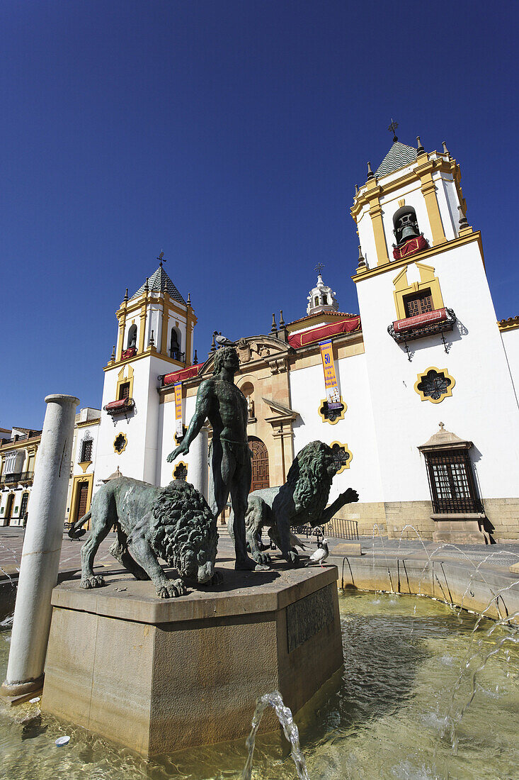 Brunnen und Kirche Iglesia del Socorro, Plaza del Socorro, Ronda, Andalusien, Spanien