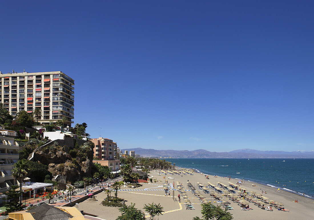 Blick über den Strand von Torremolinos, Andalusien, Spanien