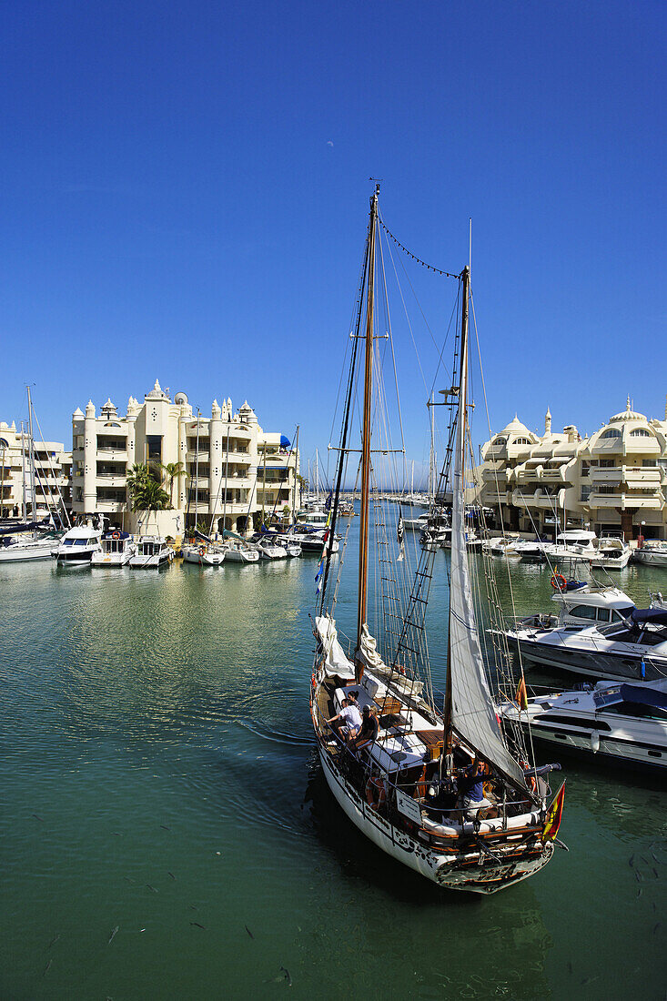 Ausflugsschiff im Yachthafen, Marina, Benalmadena, Andalusien, Spanien