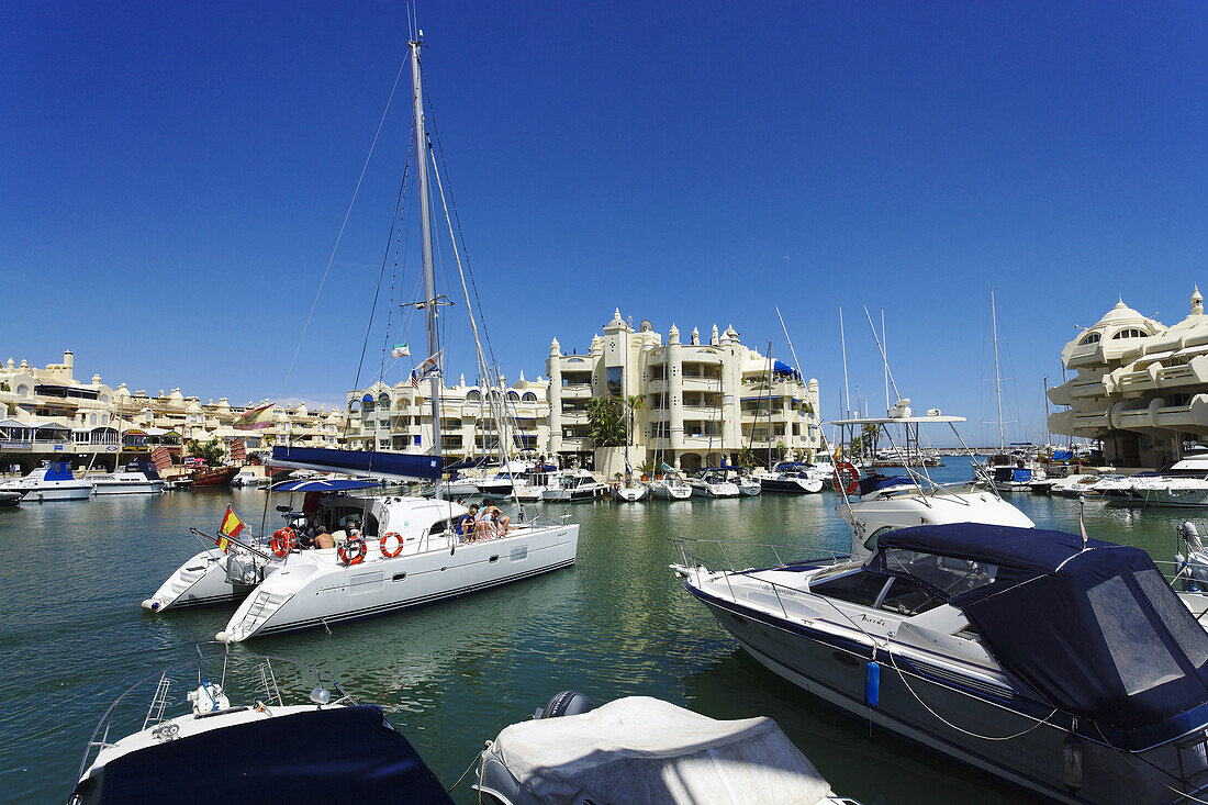 Ausflugsschiff im Yachthafen, Marina, Benalmadena, Andalusien, Spanien