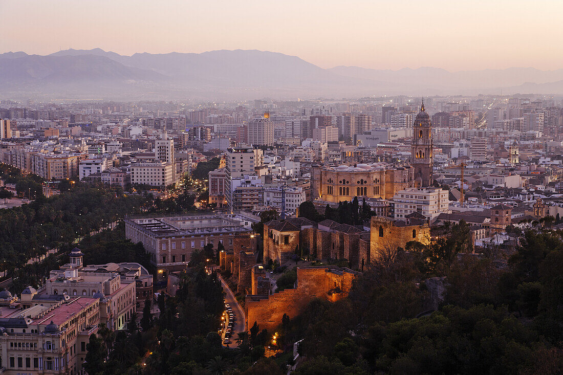 Stadtansicht mit Alcazaba und Kathedrale, Malaga, Andalusien, Spanien