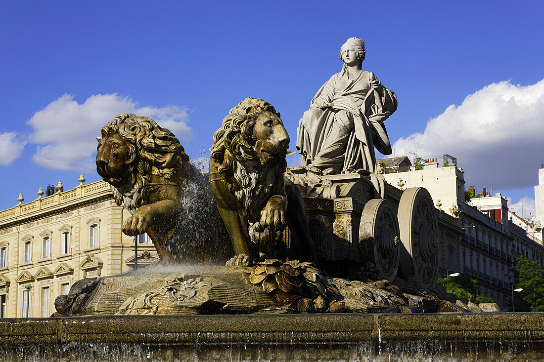 Fuente de Cibeles beim Rathaus Palacio de Comunicaciones, Plaza de Cibeles, Madrid, Spanien