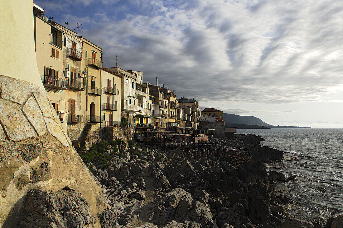 Restaurant an der Küste, Cefalu, Sizilien, Italien